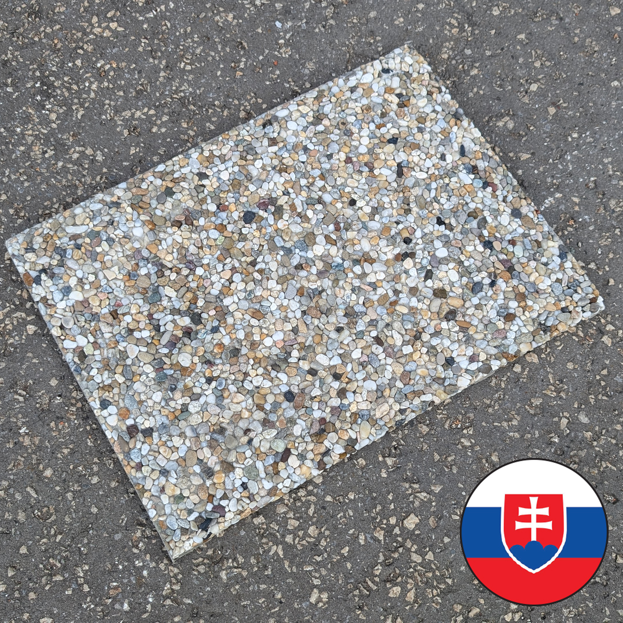 vymyvana dlazba 40x30x2 SK 1hrana Vymývaná dlažba 40×30×2 cm -1 vymytá hrana – Obrázok 1